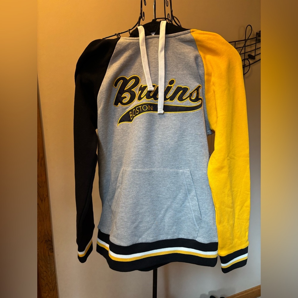 NWT Boston Bruins STARTER Black and White Hoodie